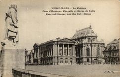 CPA Versailles Le Chateau Cour d'Honneur Chapelle et statue de Sully