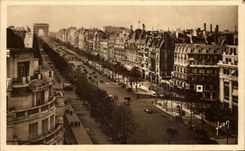 CPA Paris While Strolling Which occurred Of the Champs Elysees