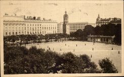 CPA Lyon Places Bellecour and bell-tower of the old vault of Charity