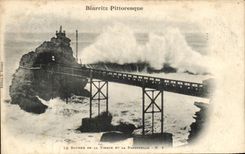 CPA Biarritz Pittoresque Le Rocher De La Vierge Et La Passerelle