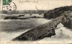 CPA Biarritz Effet De Vagues Au Rocher Perce