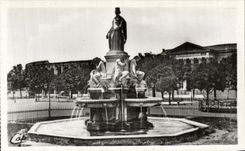 CPA Nimes la fuente de Pradier coloca la explanada