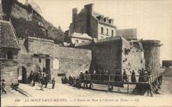 CPA Mont Saint Michel Entrance of the Mount to Arrival of the Train