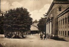 Banos termales grandes de CPA Chatelguyon y el casino