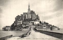 CPA Mont Saint Michel Seen from of the Dam dimensions of I' Arrivee