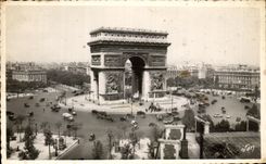 CPA Paris La Place De l'Etoile Et l'Arc De Triomphe