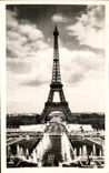 CPA Paris En Flanant La Tour Eiffel