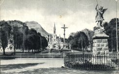 CPA Lourdes Holy Michel the Cross of Breton and the Basilica