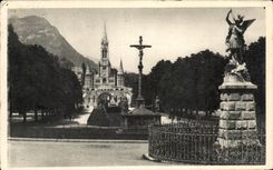 CPA Lourdes the Esplanade and the Basilica