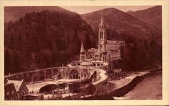 CPA Lourdes Overall picture on the Basilica