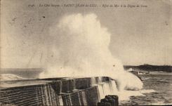 CPA La Cote Basque Saint Jean De Luz Effet de Mer A la Digue De Secoa