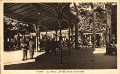CPA Vichy Le Parc Les Galeries Couvertes