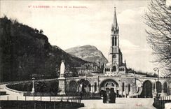 CPA Lourdes Seen of the Basilica