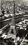 CPA En Avion sur Paris La Tour Eiffel