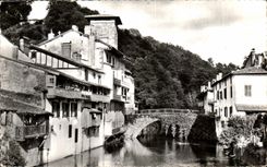 Out-of-date CPA St Jean Foot Of Port Houses on Nive