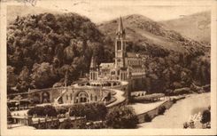 CPA Lourdes Seen on Gave and the Basilica