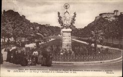 CPA Lourdes the Couronnee Virgin and the Castle Fort