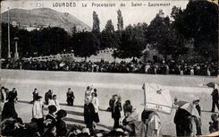 CPA Lourdes the Procession of Saint the Sacrament