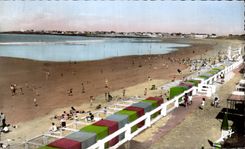 CPA Saint Gilles on Vie (the Vendee) the Beach has Low tide