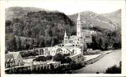 CPA Lourdes Overall picture of the Basilica