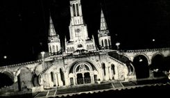 CPSM Lourdes the Illuminee Basilica