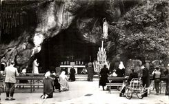 CPSM Lourdes the Prayer With the Feet Of the Virgin