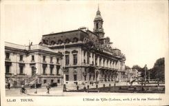 CPA Tours L'Hotel de Ville et la rue Nationale