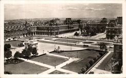 CPA Paris While Strolling View on the Place of the Louvre Carousel