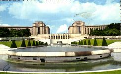 CPA Paris And Its Wonders Basin of the gardens of Trocadero and the palate of Chaillot