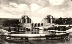 CPA Wonders the Palate of Chaillot seen of the Paris gardens