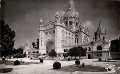 CPSM Lisieux la basilica