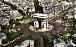 CPA Avion Sur Paris La place et l'arc de triomphe de l'Etoile A droite l'avenue des Champs Elysees