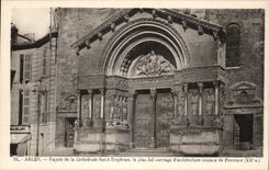 CPA Arles Frontage of the Cathedral Saint Trophime