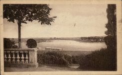 CPA Nevers el mariscal visto Loire de Foch del jardin publico