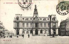 CPA Poitiers the Place of weapons and the Town hall
