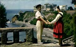 CPA Au Pays Basque Folklore Costume Biarritz
