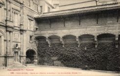 CPA Toulouse Cour de Hotel d'Assezat La coursiere Henri III
