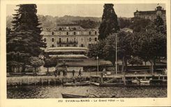 CPA Evian Les Bains the Large Hotel