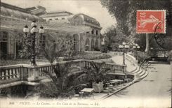 CPA Vichy Le Casino Un Coin de la Tersrasse