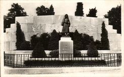 CPA Lourdes Monument has co Bernadette