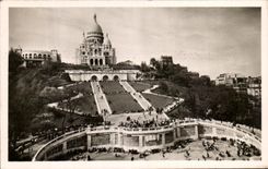CPA Paris While Strolling the Basilica of the Sacring Heart and the Monumental staircase Montmartre