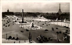 CPA Paris While Strolling Place of the Harmony Eiffel Tower