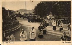 CPA Lourdes the Procession