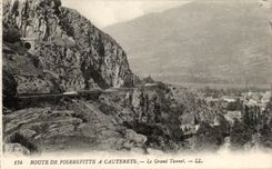 CPA Cauterets Route De Pierrefitte has the Large Tunnel