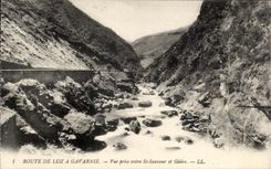 CPA Gavarnie Route De Luz A Vue Prise enter St Sauveur et Gedre