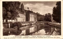 CPA Brantome L'Abbaye L'Eglise abbatiale et le Clocher Berges de la Dronne A Droite Contrefort 