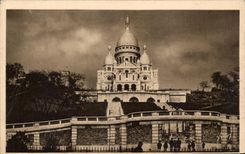 CPA Paris In Fnanant the Basilica of the Sacring Heart seen of the Street of Steinkerque