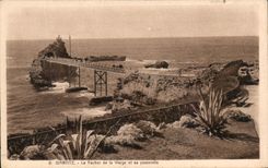CPA Biarrtz the Rock of the Virgin and her footbridge