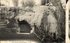 Puente natural Petrifying de la fuente de CPA Clermont-Ferrand de Sainte Alyre