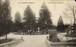 CPA Clermont Ferrand Entrance of the Garden of Lecoq